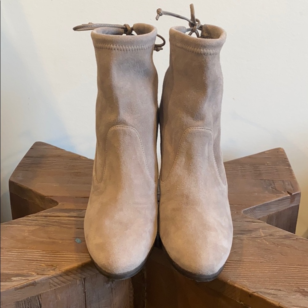 Stuart Weitzman Suede Anklee Boots Size 8